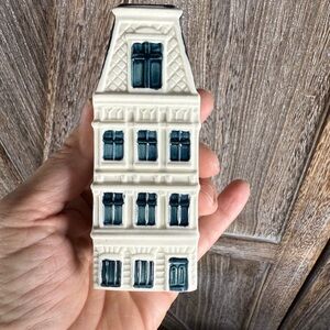 Blue Delft's Ceramic Collectible‎